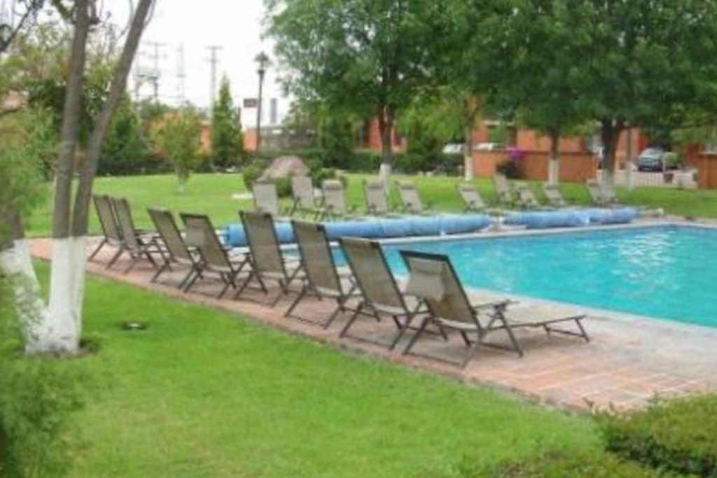 Amplia Suite Alberca Av Bernardo Quintana 12D Мендиола Экстерьер фото