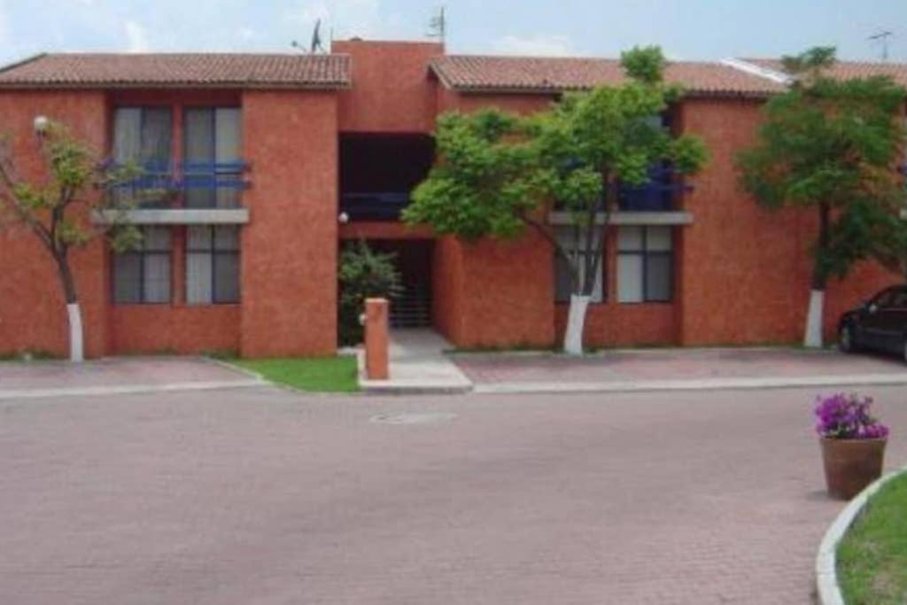 Amplia Suite Alberca Av Bernardo Quintana 12D Мендиола Экстерьер фото